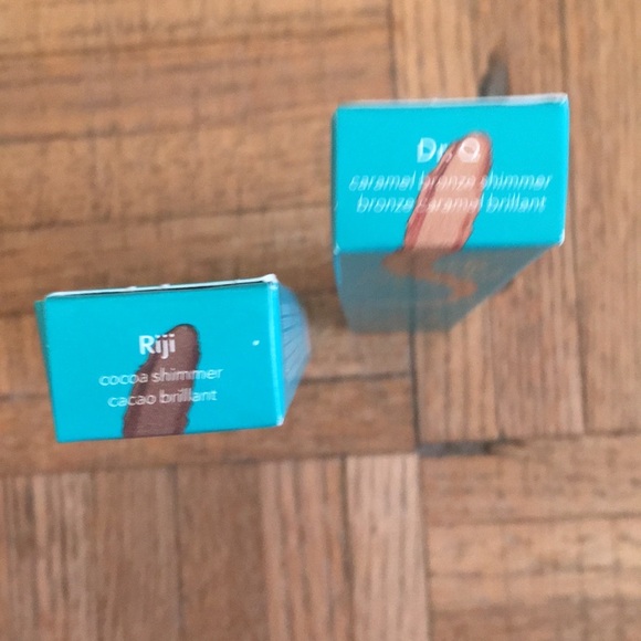 NWT Thrive Infinity Waterproof Eyeshadow Stick Riji and Dr. Q